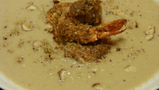 Velouté de topinambours, châtaignes et gambas panées maison