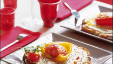Poivrons confits à la tomate et aux haricots blancs montés à l'ail et à l'huile d'olive