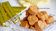 Praline croustillante au chocolat blanc, gavotte et confiture de lait