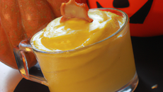 Crème de potiron Halloween, mousse de lard fumé