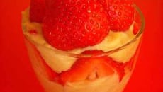 Verrine de Fraises au confit d'amandes