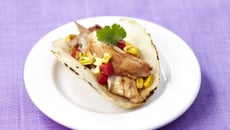 Tacos de lapin salsa de petits légumes et leur crème pimentée