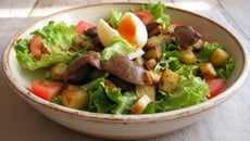 Salade gourmande aux gésiers confits et pommes sarladaises