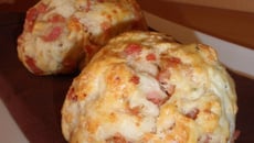 Pains individuels aux lardons et comté