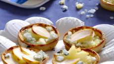 Tartelettes sucrées-salées aux poires et au roquefort