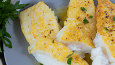 Filets de haddock pochés à l'écrasée de primeur de Provence