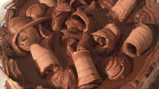 Gâteau d'anniversaire tout chocolat