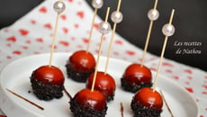 Tomates cerises d'amour et graines de sésame
