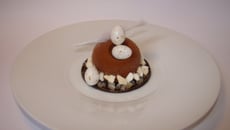 Douceur de Pâques au praliné et coeur de citron meringué