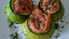 Courgettes farcies au saumon fumé et à l' aneth