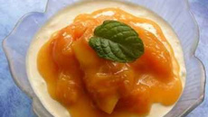 Blanc manger aux amandes et compote d'abricots