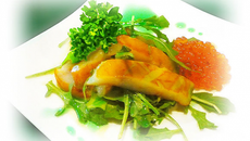 Pêle-mêle d'églefin fumé, œufs de truite, roquette et vinaigrette de persil