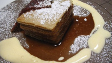 Mille-feuilles de crepes au sarrasin et à la châtaigne, sirop de kriek girardin et physalis, creme fraiche epicee et tuile aux cerises