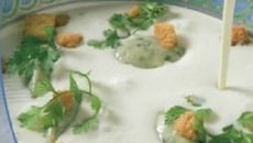 Velouté d'hiver avec ses gnocchis au roquefort et petits croûtons