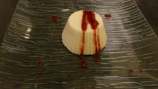 Douceurs framboise et vanille en coque chocolat blanc