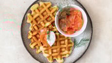 Gaufres de pomme de terre au saumon fumé rapides
