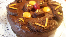 Gâteau sans farine aux amandes glacé au chocolat