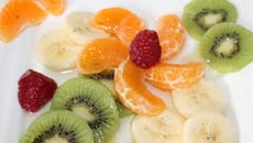 Salade de fruits de saison à la sauce huile vanille et miel