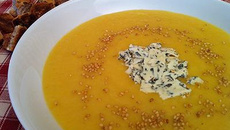 Soupe de Légumes et Fenouil à la Fourme d'Ambert et Graines de Sésame Grillées