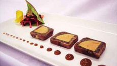 Pressé de magret et foie gras aux lentilles, raves et pomme au vinaigre de mauzac, pulpe de figues fraîches