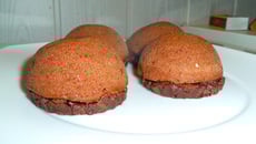 Un dessert tout chocolat: mousse sur croustillant chocolat