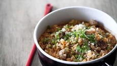 Risotto au Tomacoulis, saucisse et petits pois