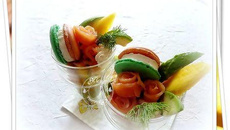 Verrine guacamole, mangue, avocat, saumon, macaron saumon, St Moret, aneth.......
