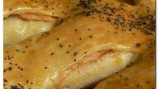 Fougasses salées, saumon fumé et jambon Serrano