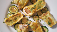 Roulé de poulet aux courgettes