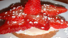 Tartelettes aux fraises, spéculoos et chocolat blanc