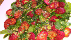 Salade sucrée salée aux fraises