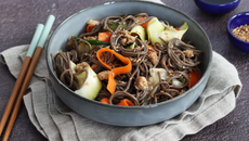 Salade de pâtes soba à l'émietté végétal citron & poivre mignonette