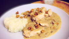 Poulet à la citronnelle, noix de cajou et lait de coco
