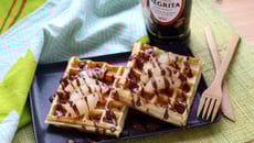 Péché de gourmandises avec ces gaufres au rhum poires et chocolat