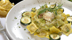 Courgette-tagliatelle au raviole du dauphiné
