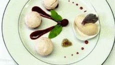 Macarons et leur crème pâtissière à l'eau de rose