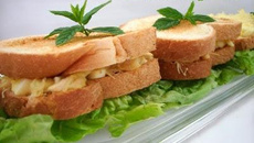 Croque au poulet et aux œufs