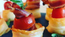 Feuilletés apéritif aux tomates et bacon