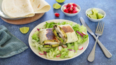 Burrito aux courgettes, pesto et blanc de poulet