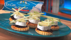 Tartelettes fines à la compotée d'oignons rouges, pommes & En Cas de Caprice