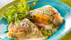 Croustillant de feuille de riz à l'effeuillé de jambon cru et petits pois carottes