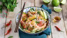 Salade Thaïlandaise aux vermicelles de riz, crevettes et pamplemousse