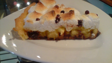 Tarte au chocolat sur lit de pomme meringuée