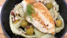 Fenouil braisé, pomme-noisettes et suprêmes de poulet dorés