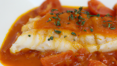 Dos de cabillaud au concassé de tomate épicé