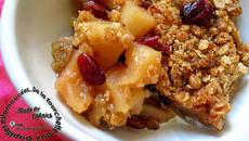 Crumble aux céréales, pommes et canneberges
