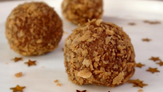 Truffes croustillantes au praliné & crêpes dentelles