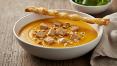 Velouté de butternut foie gras et noisettes