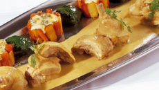 Fricassée de volaille, gâteau de céleri et carotte à la fourme et sa feuille d'épinard farcie