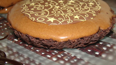 Mousse au chocolat sur son lit sablé au cacao